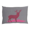 Coussin pin arolle motif cerf rose 30x20cm