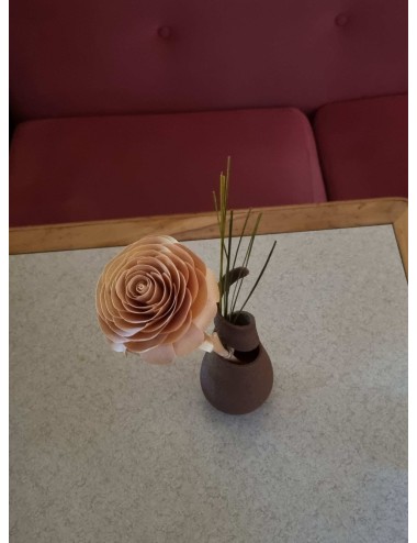 Vase en Pin Arolle avec Rose Éternelle - Élégance Naturelle