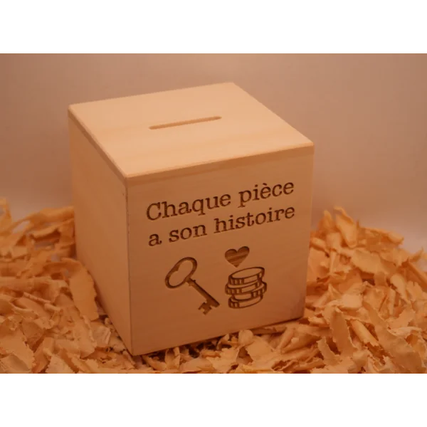 Tirelire artisanale pin d’arolle – Chaque pièce a son histoire | 10×10,5 cm