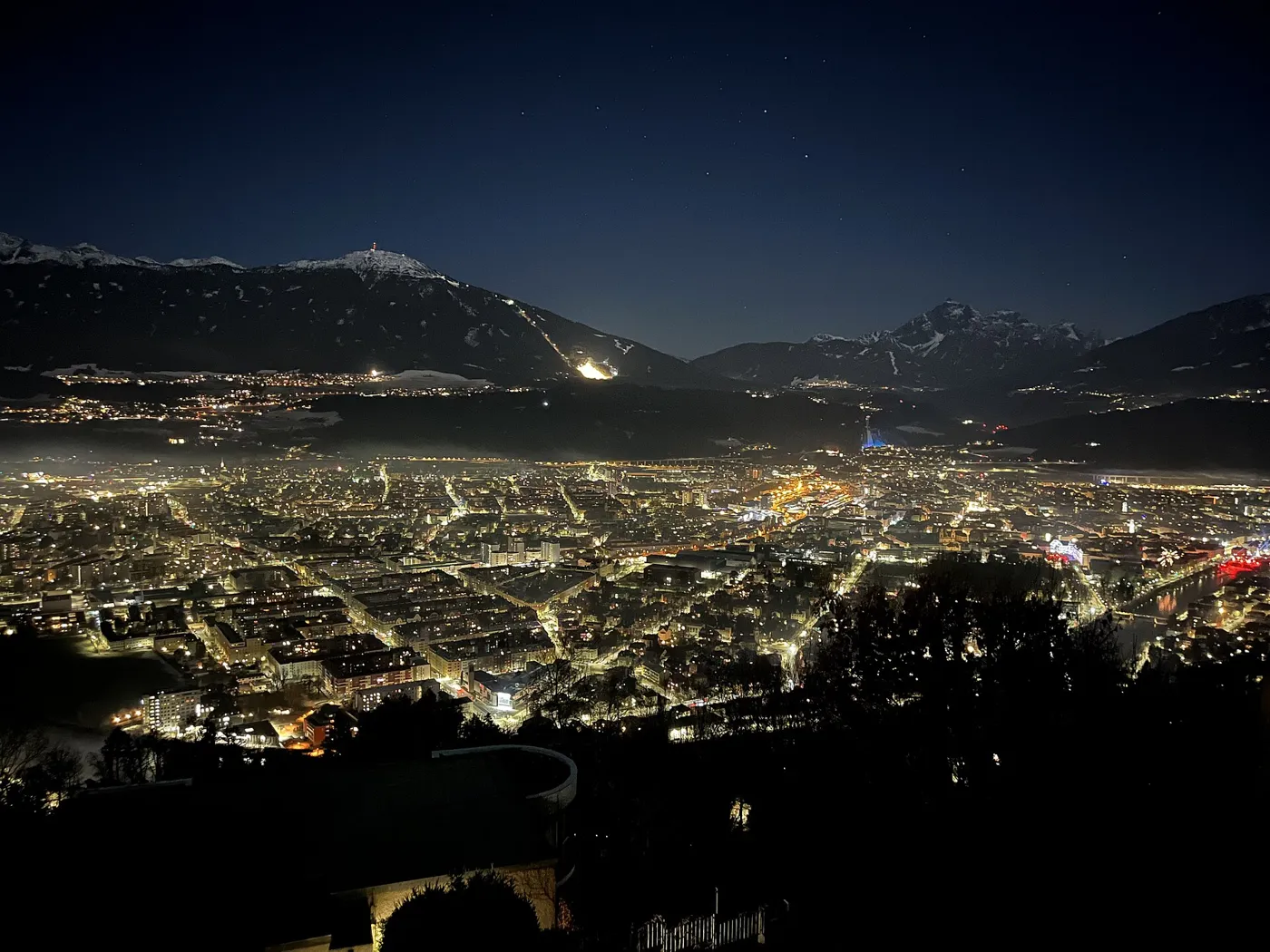 Innsbruck illuminée, vue depuis la Hungerburg le 1er janvier 2026.
