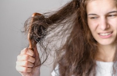 Natürliche Behandlung gegen Haarausfall